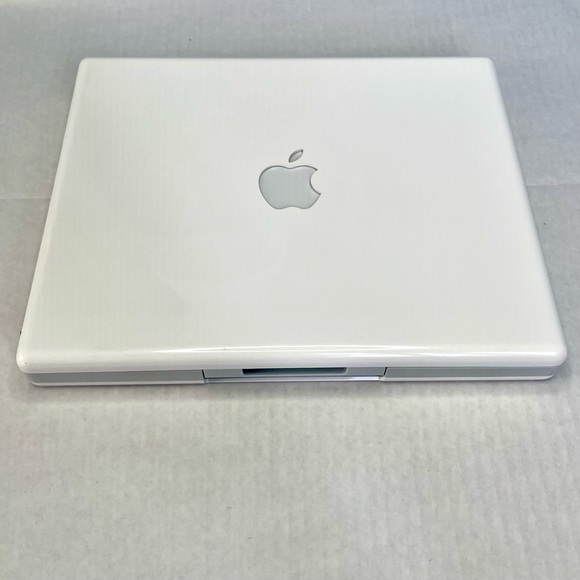 As is iBook G4 Apple 2005 model a1133, all parts in good condition except screen - Picture 9 of 10